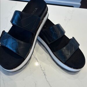 Vionic Brandie Black Quilted Slide Sandals